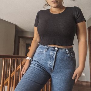 ✨ 2/$25 ✨ Grey fitted crop top